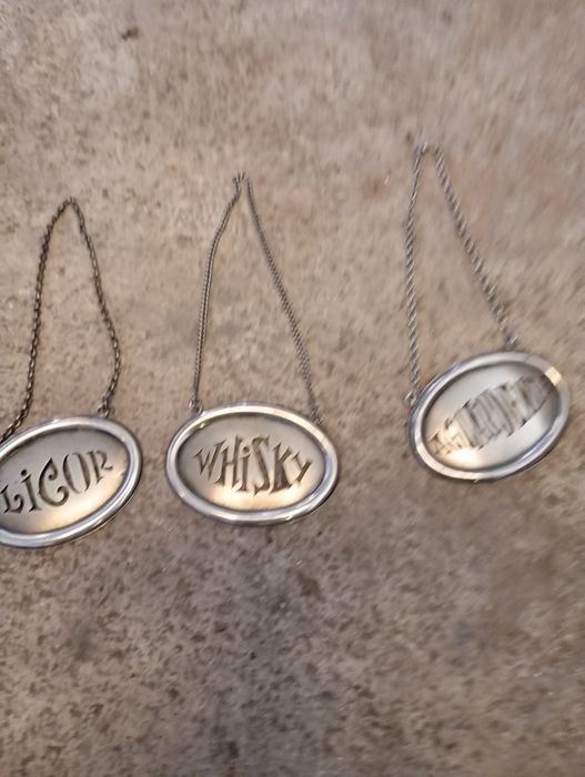 Vendo estas peças muitas bonitas bom estado