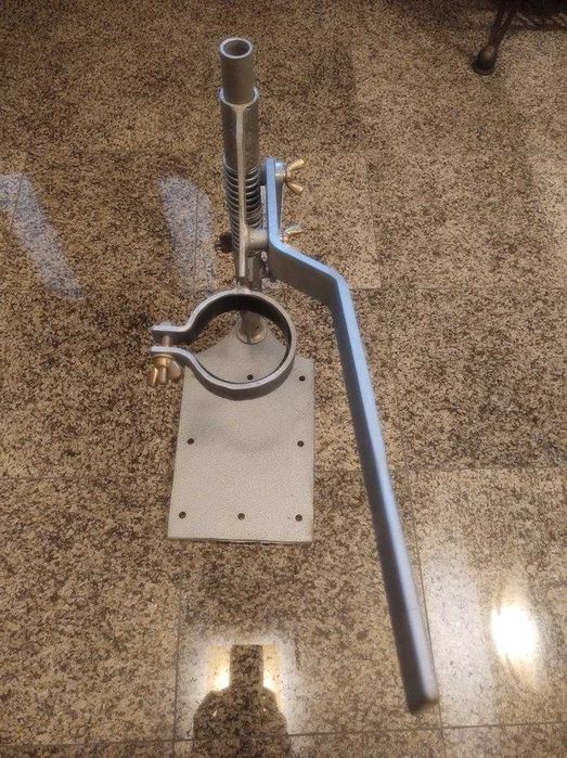 masywny stojak do wiertarki