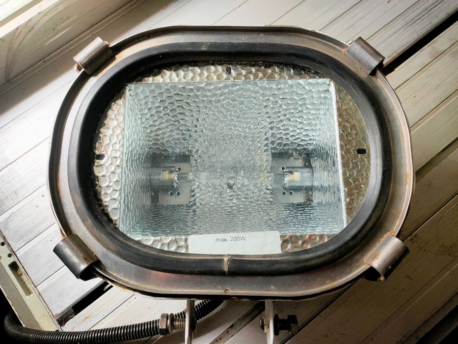 Hermetyczna lampa halogenowa żarnikowa 200w