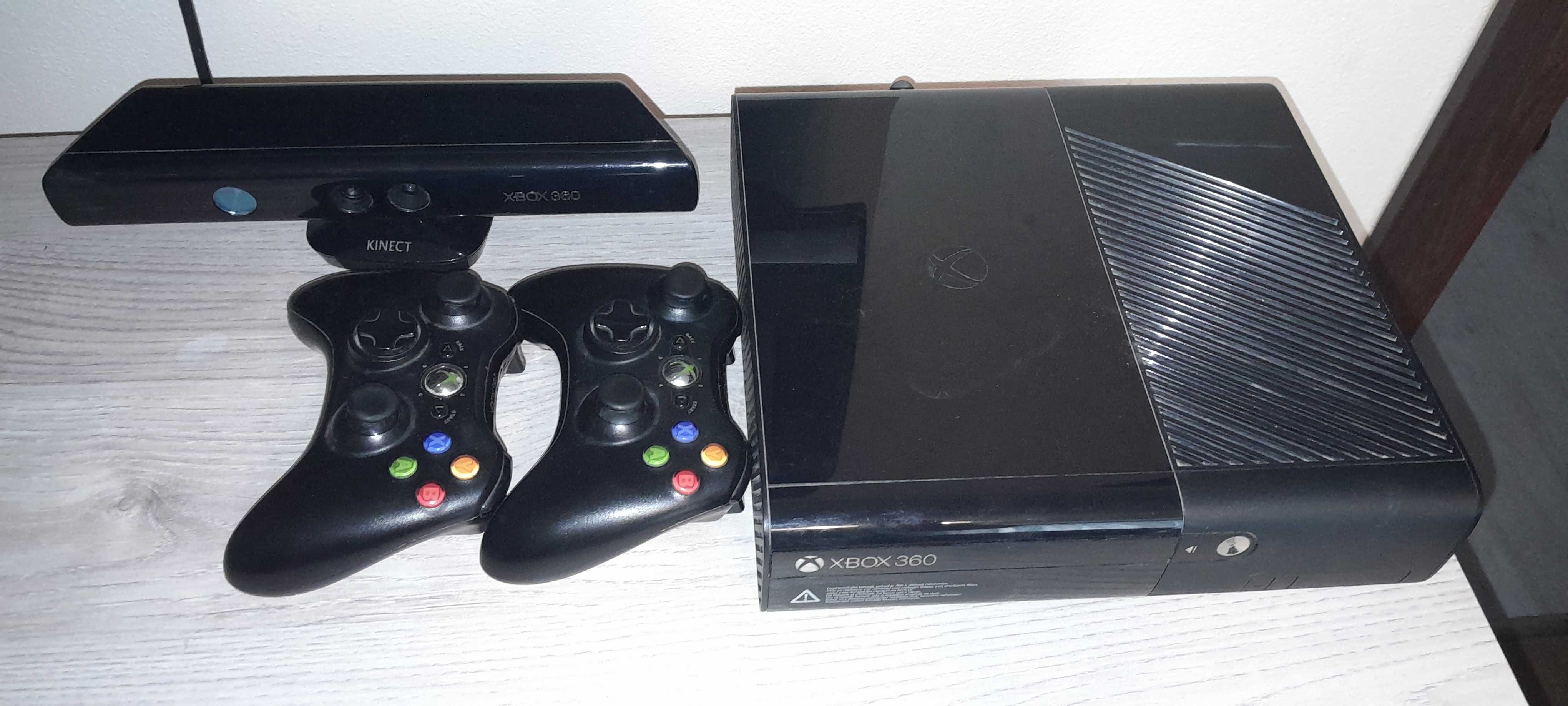 Sprzedam xbox 360 2 pady kinect + 20 gier