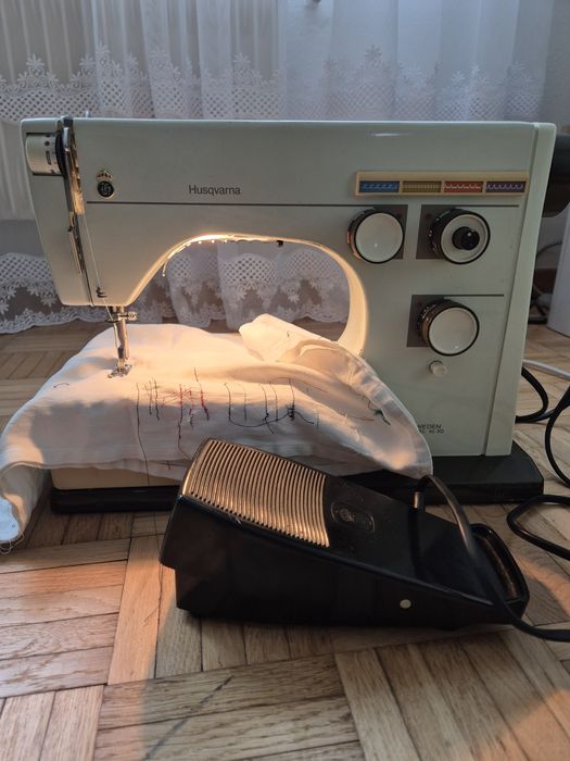 Швейна машинка Husqvarna 6230