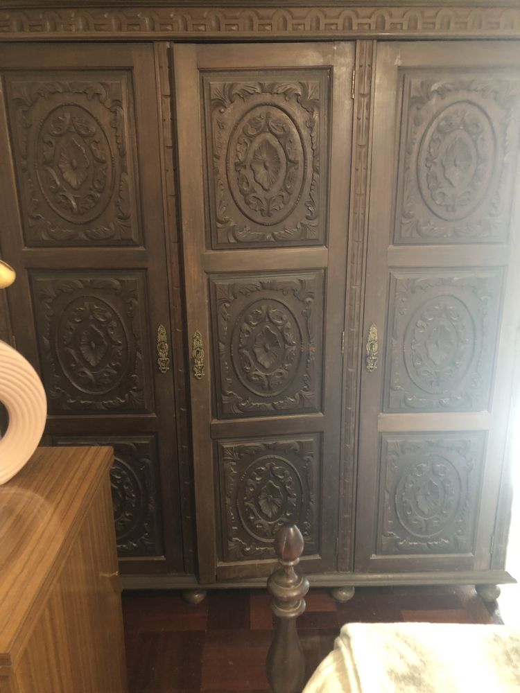 Roupeiro e cómoda