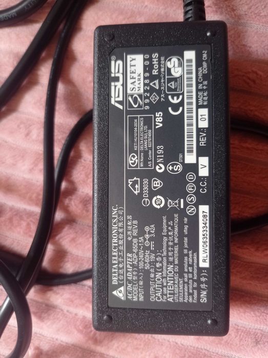 Продам Зарядний пристрій на Asus