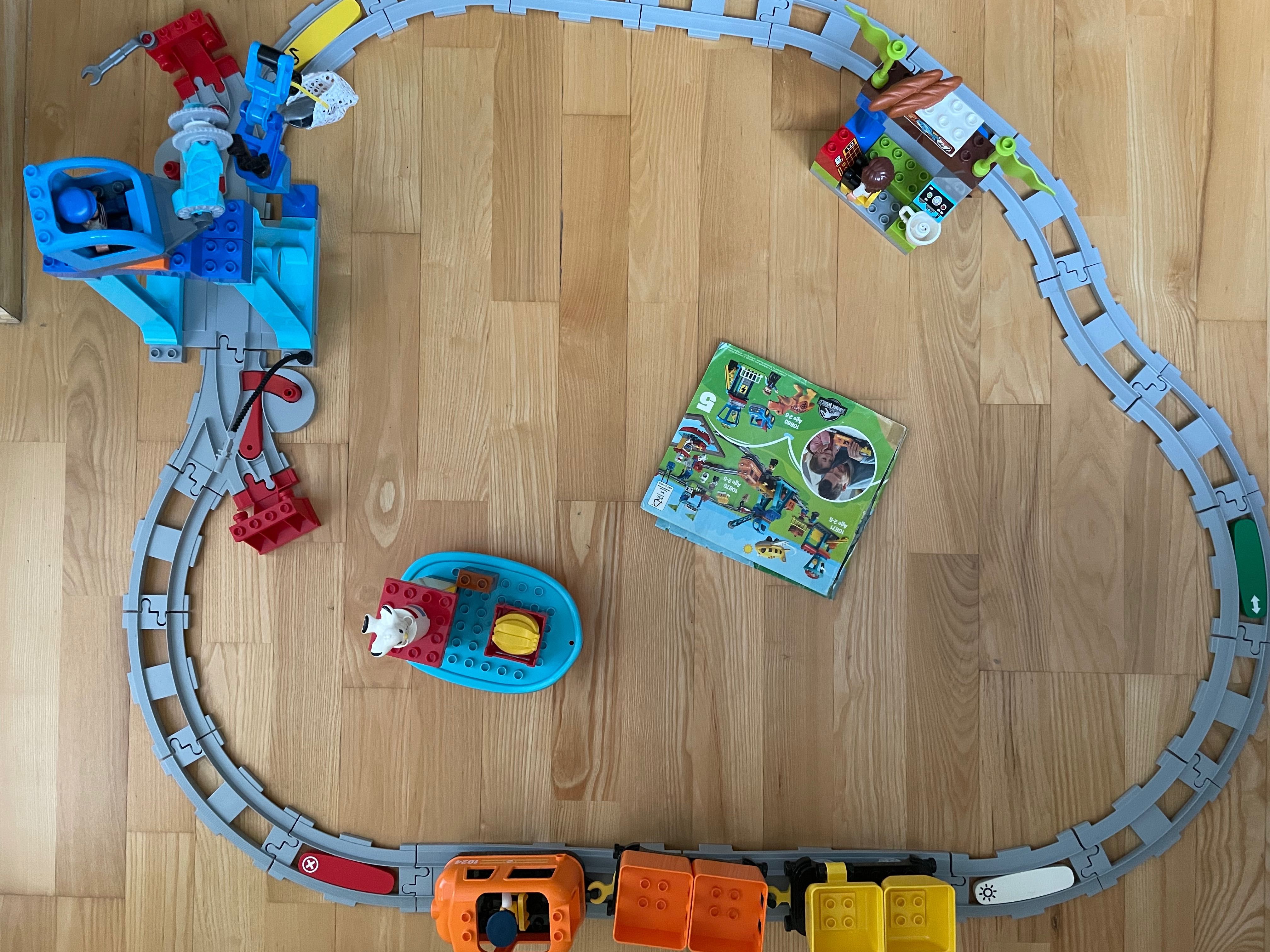 Lego Duplo pociąg towarowy