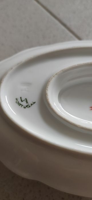 Terrina e molheira em Vista Alegre