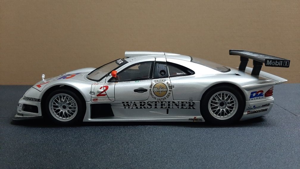 Miniatura Mercedes CLK AMG 1/18 da Maisto