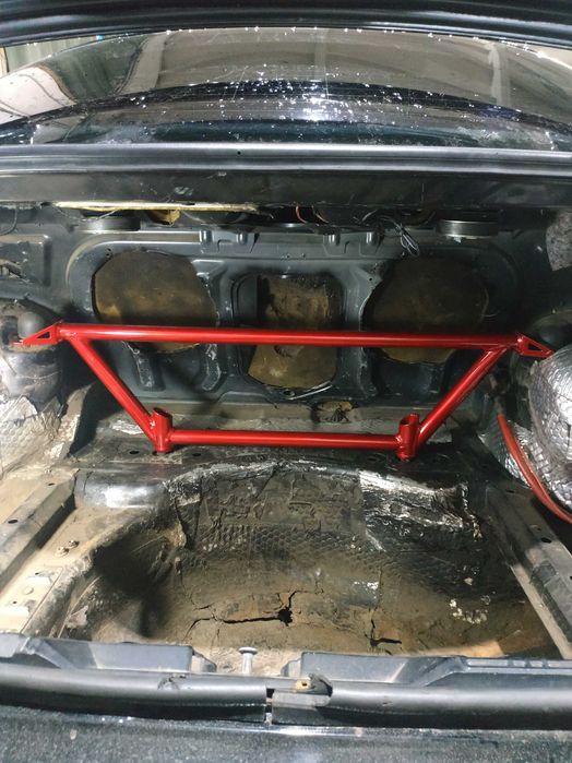 Распорка БМВ Е36 задняя с завязкой на подрамник