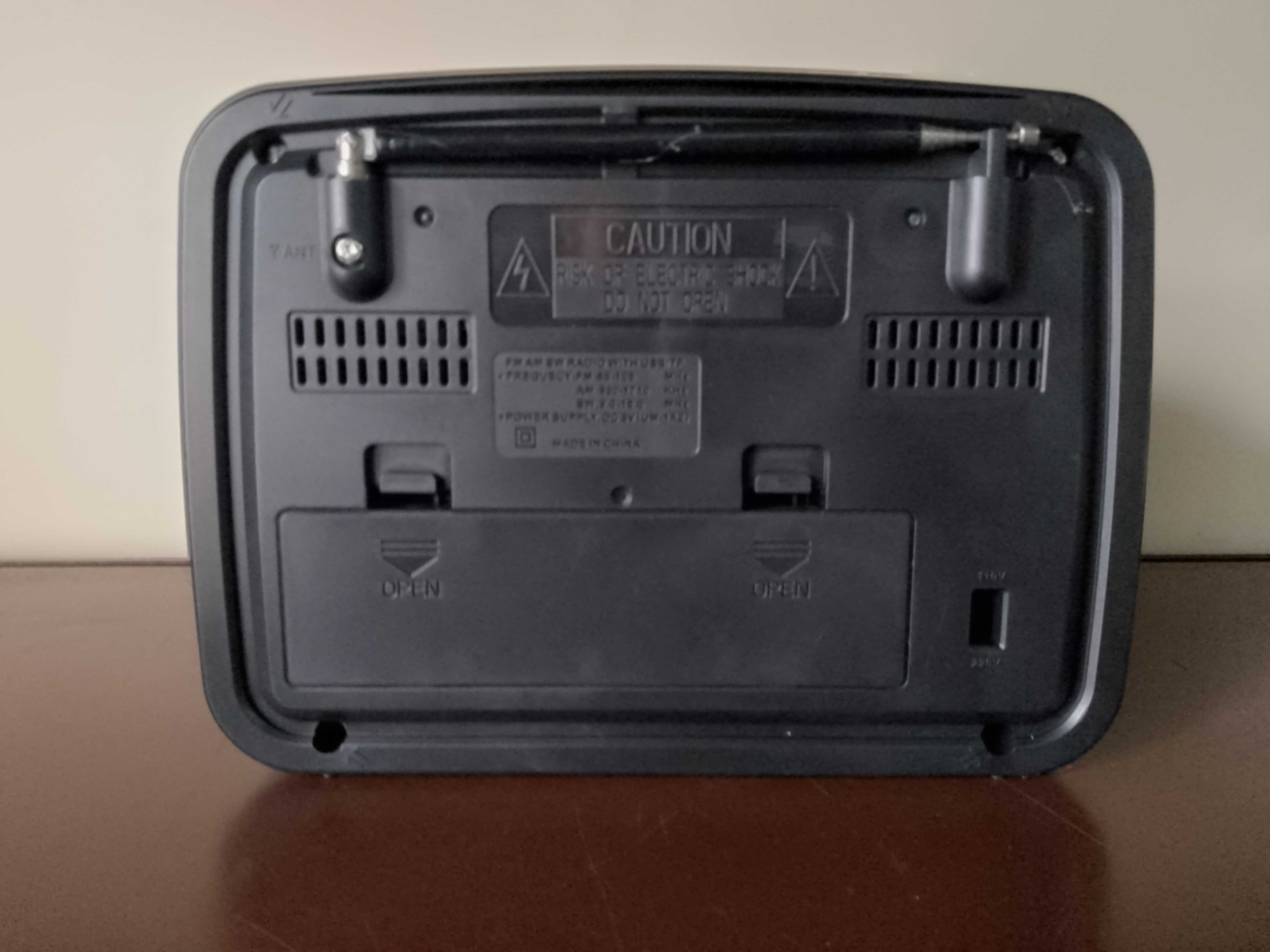 Radio budowlane sieciowo-bateryjne FM, SW Golon RX-BT455S bluetooth