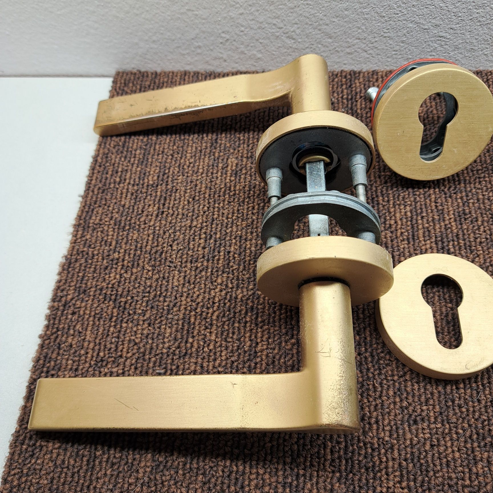 Zamek magnetyczny assa abloy