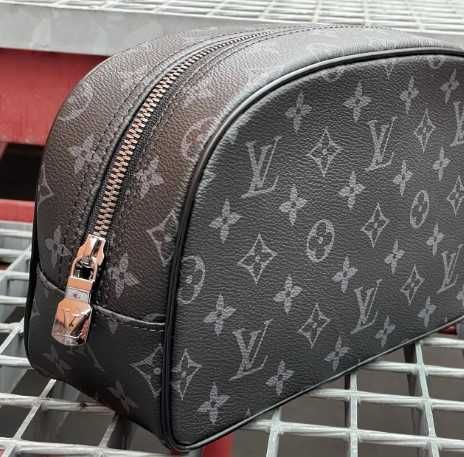 Косметичка из канвы Monogram Louis Vuitton 25