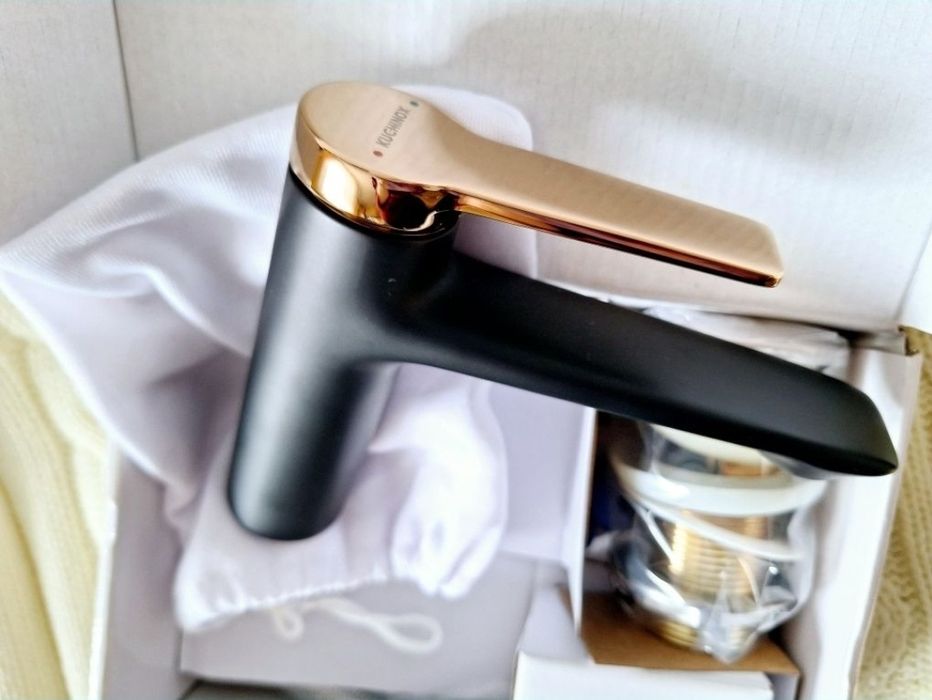 Alians czarna bateria umywalkowa stojąca z korkiem do łazienki