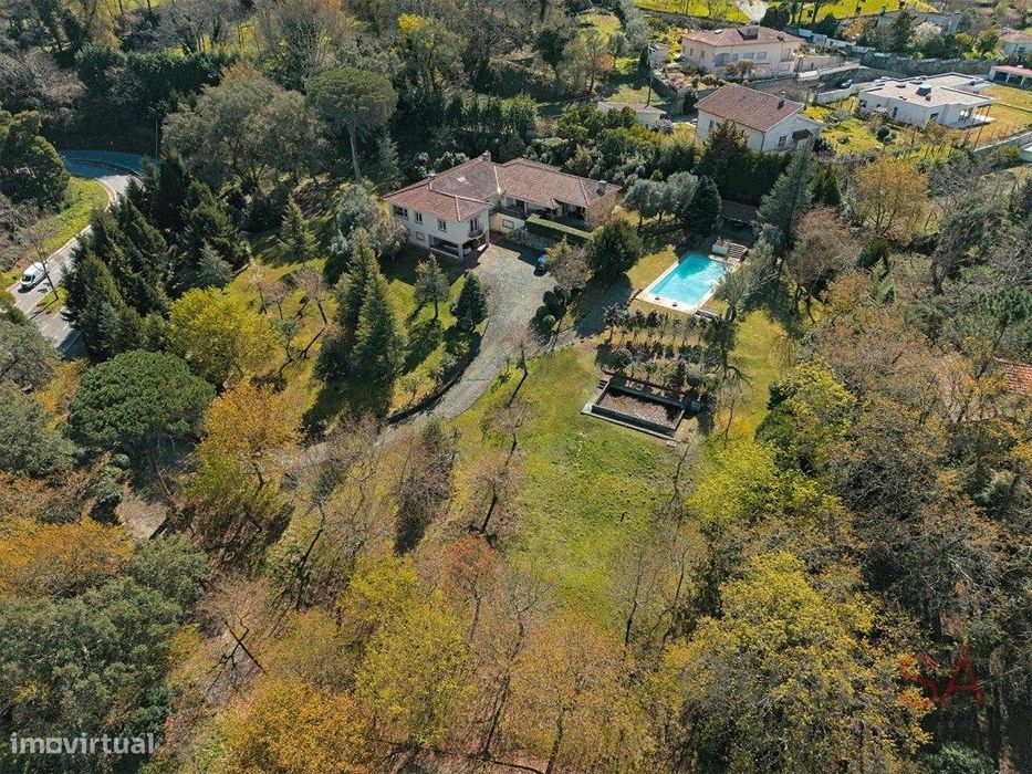 Quinta com moradia e piscina, com área total de 13.655m2 localizada...