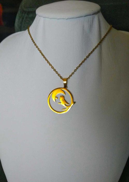 Colar Aço Dourado c/ Passaro a Cantar a Lua NOVO