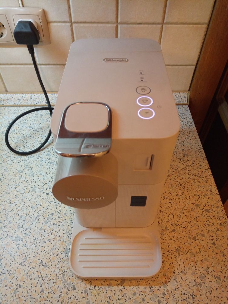 Капсульна кавоваркаDelonghi Nespresso Lattissima One EN 500.W