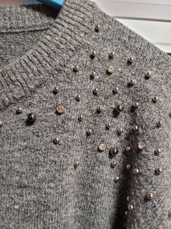 Swetr damski koloru szarego firmy H&M stan eidoczny na zdjęciu roz L