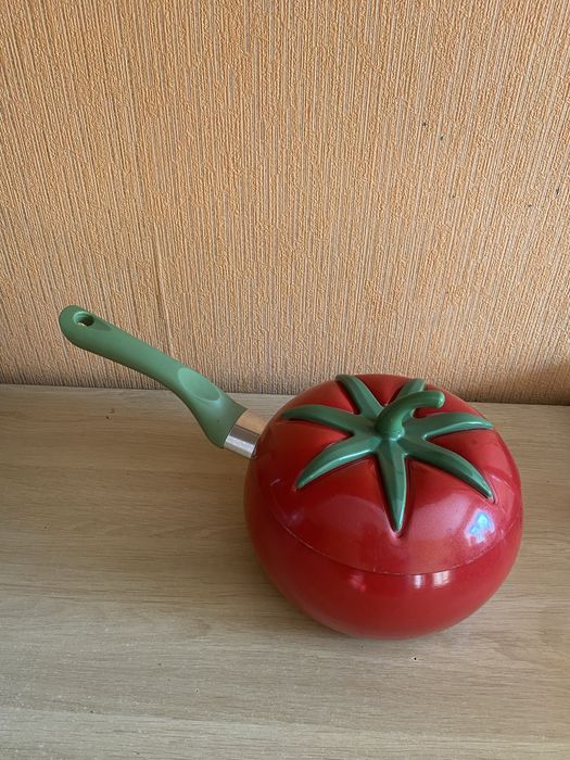 Каструля помідор з ручкою