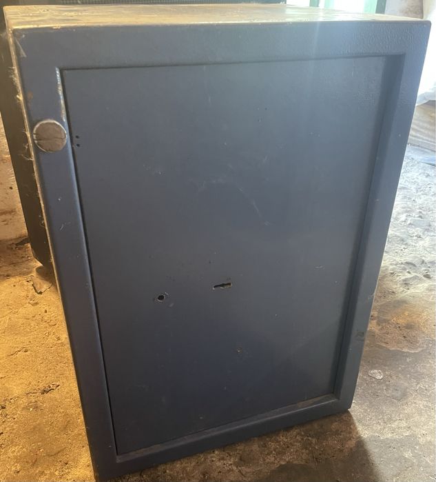 Продам сейфи два шт.