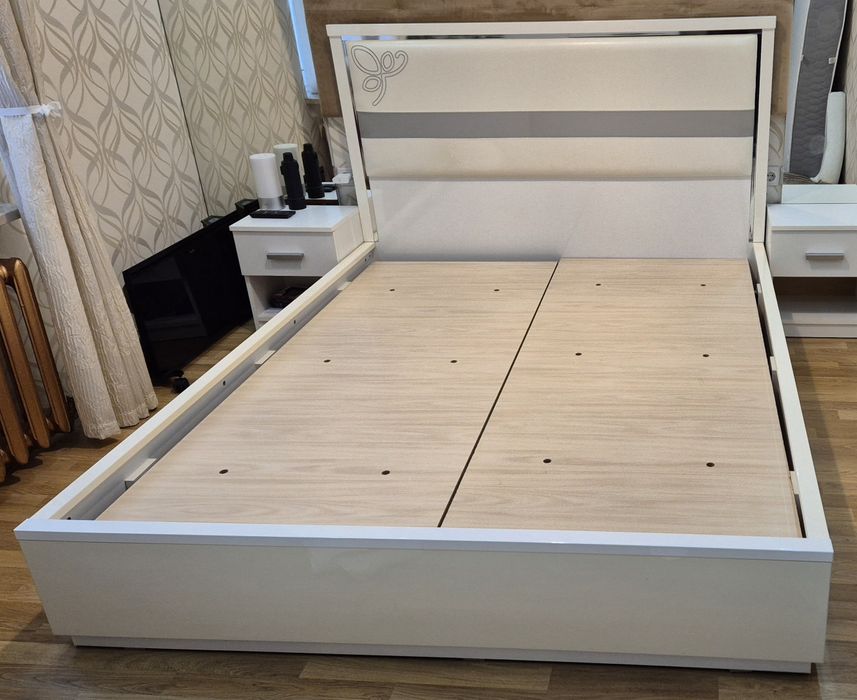 Продається двоспальне ліжко