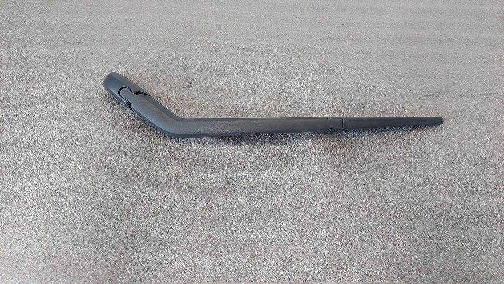 Haste / braço de escova limpa vidros trás TOYOTA Yaris (_P13_)