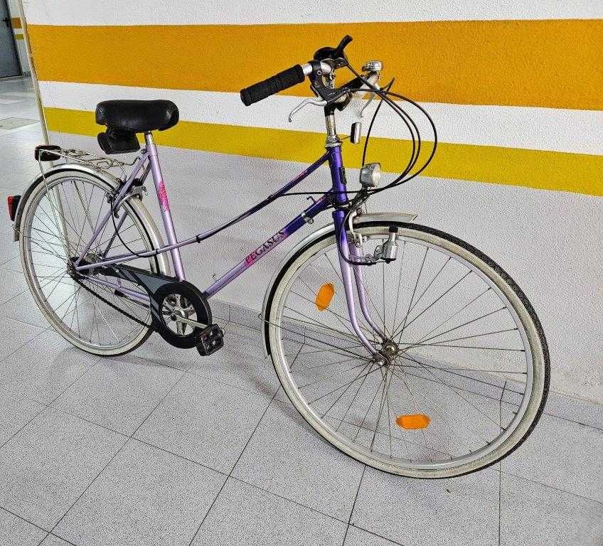 Bicicleta clássica, com 5 mudanças no cubo