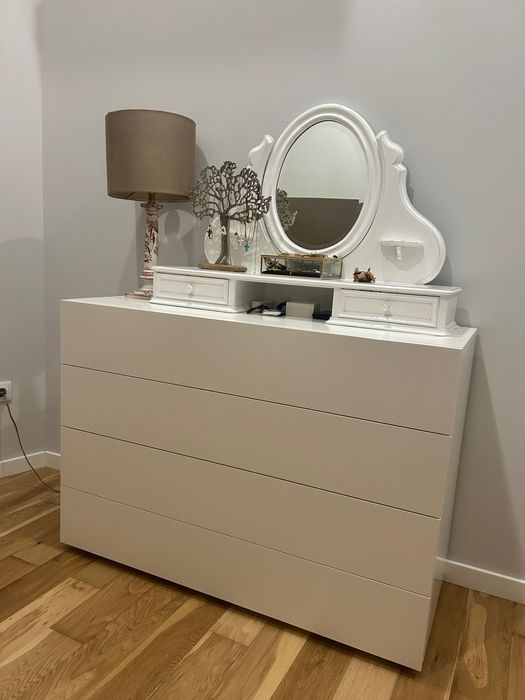 Cómoda lacada de branco Madeira bastante espaçosa