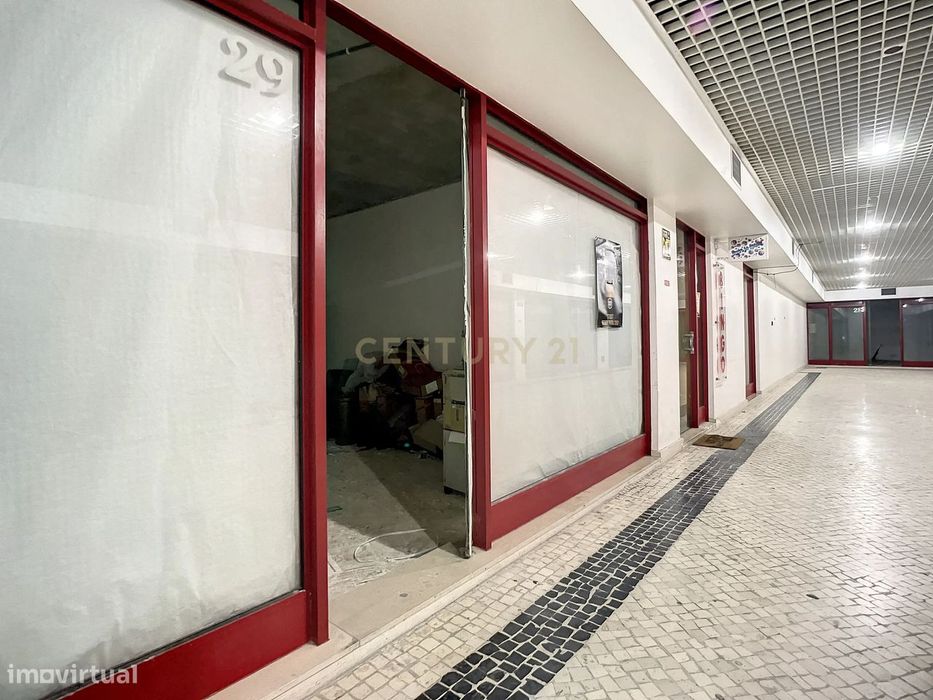 Loja no Edifício Varandas em Nazaré
