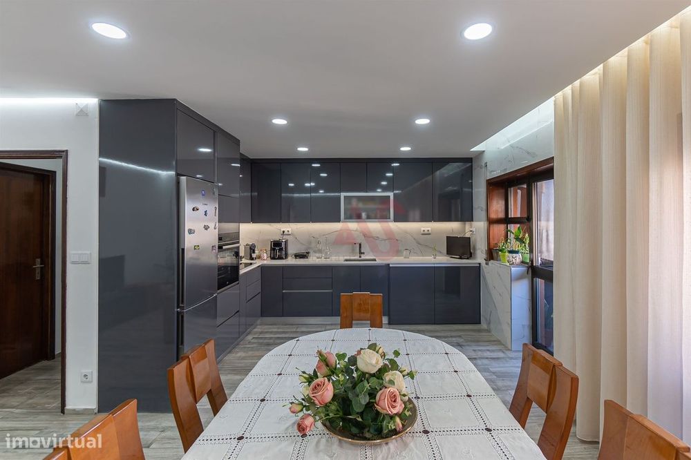 Apartamento T3+1 renovado no Centro de Felgueiras