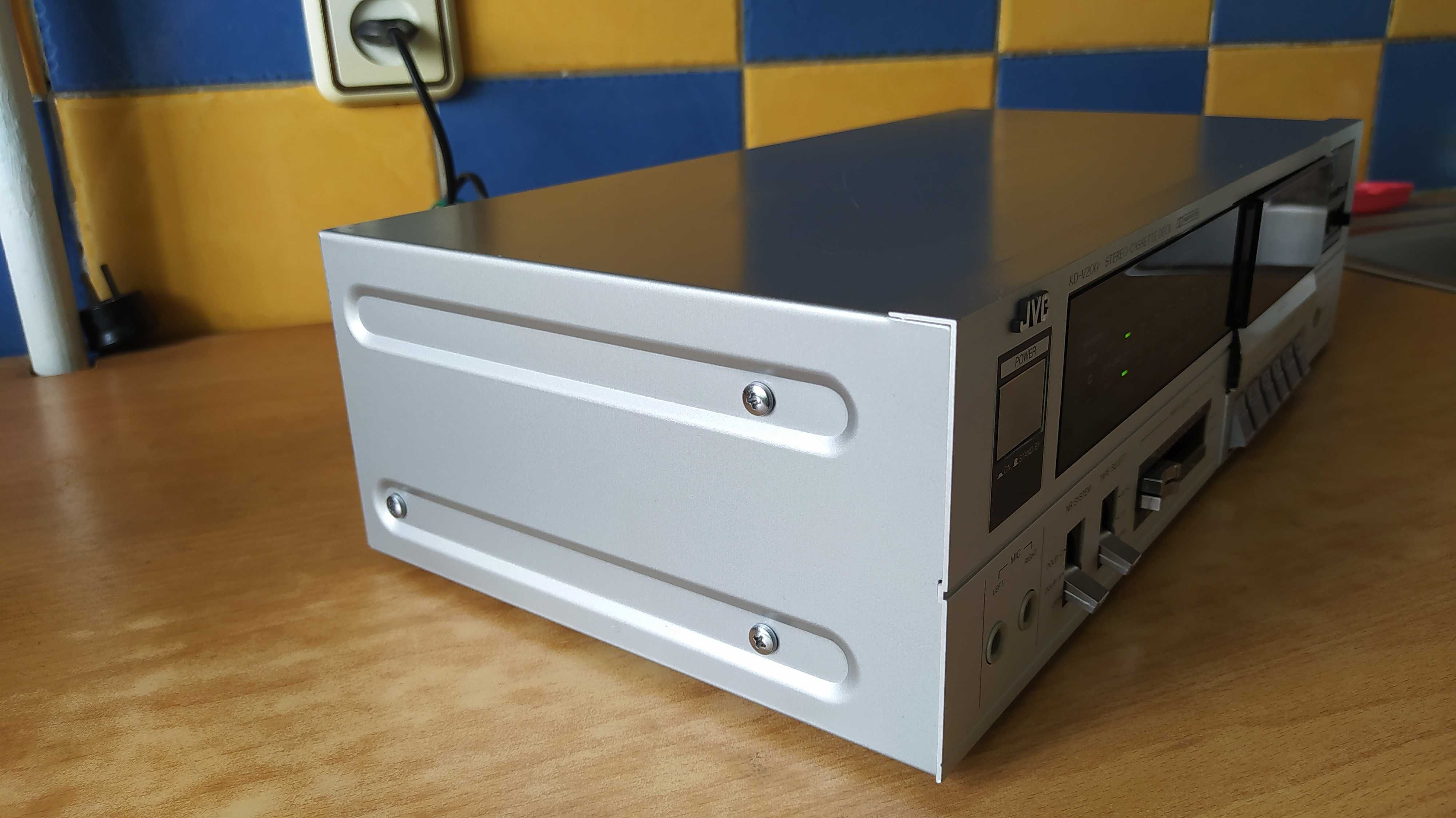 Кассетная дека JVC KD-V200
Stereo Cassette Deck (1983-84)