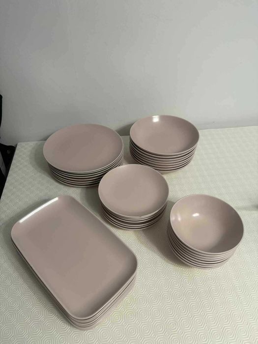 Ikea Fargklar różowy serwis 40 sztuk