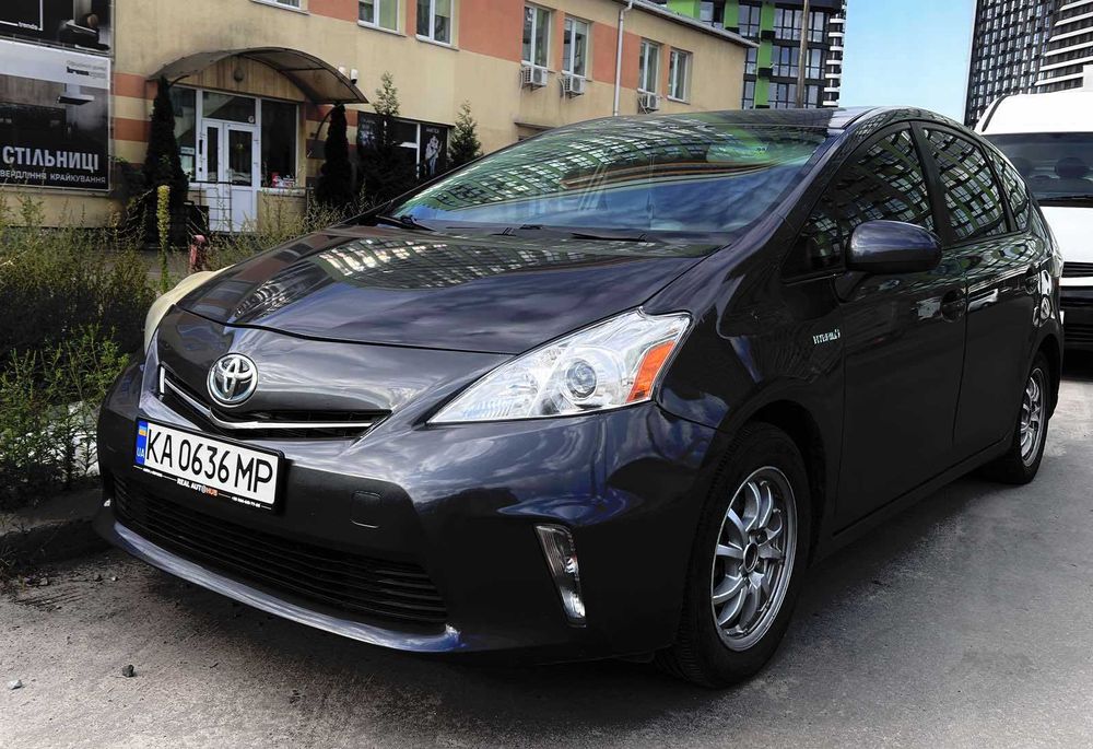 Аренда з викупом Toyota Prius V