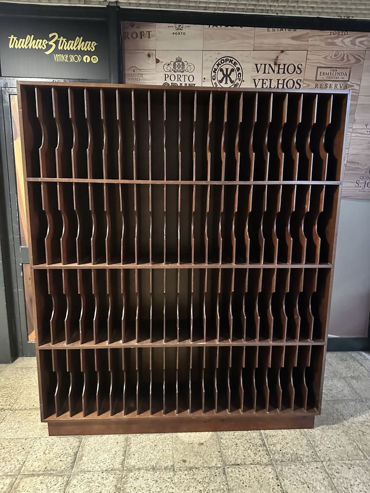 Movel arquivo ideal para discos de vinil!