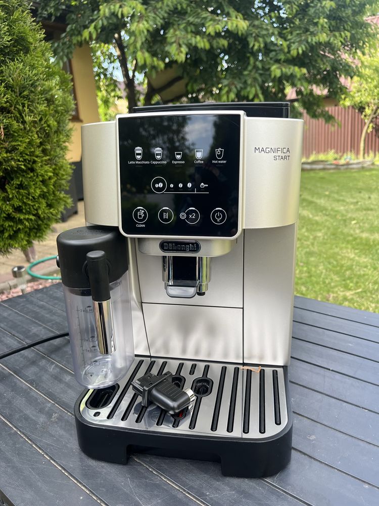 Кавомашина Delonghi Magnifica Start Capputtino привезена із Швеццаріі