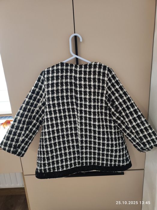 Пальто для дівчинки на зріст 120 см., 5-6 років, утеплене