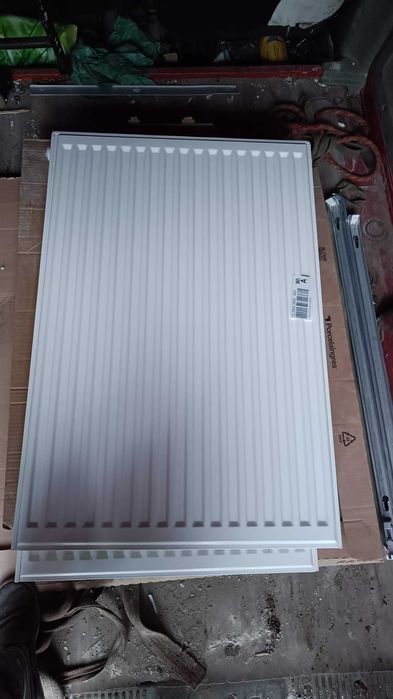Grzejnik stalowy panelowy z wieszakami 2 szt. jak nowe 900x600 mm