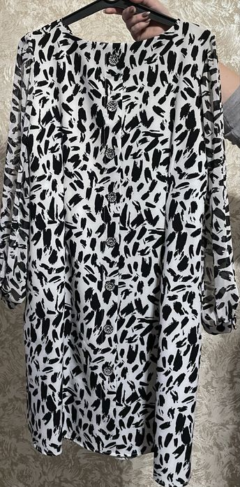 Продам,плаття біле з принтом