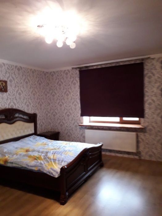 Продам розкішний будинок в центрі міста.