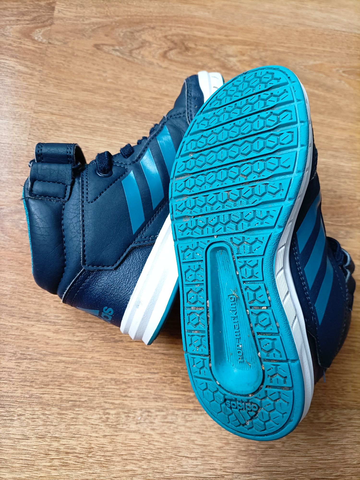 Buty adidas 28 chłopięce+ nowe spodnie coccodrillo