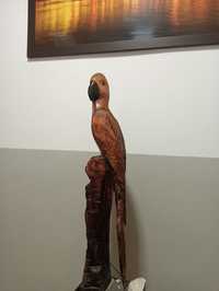 Papuga z drewna sosnowego