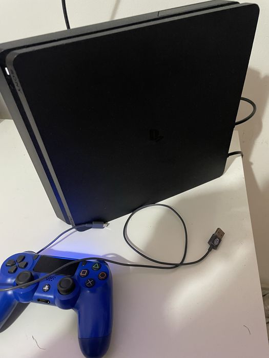 Vendo ps4 slim 500gb com cabos e comando ler anunico!