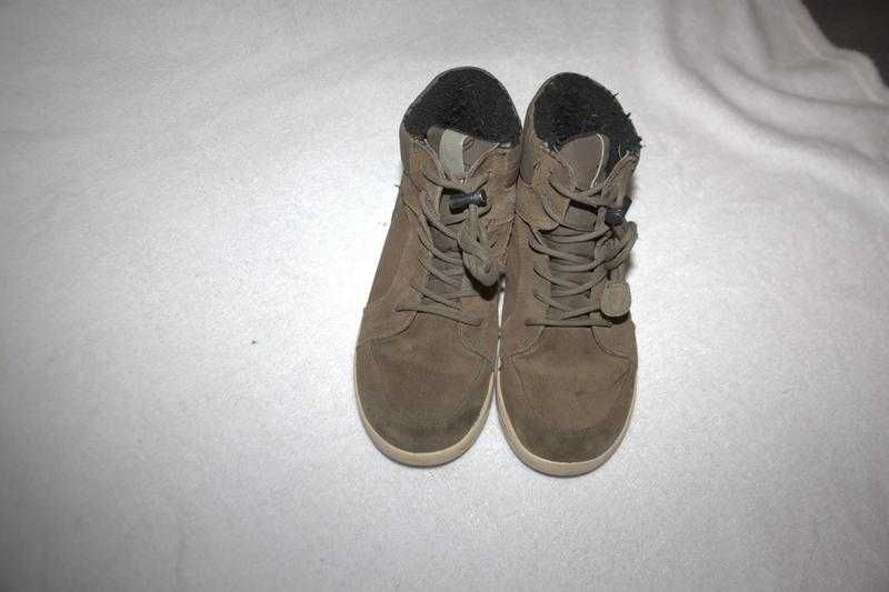 Чоботи фірми Ессо 36 розміру за устілкою 23 см.