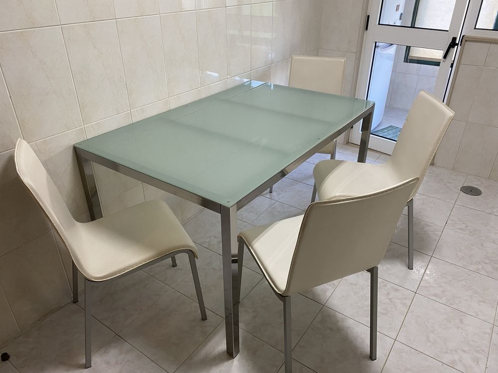 Mesa de cozinha usada