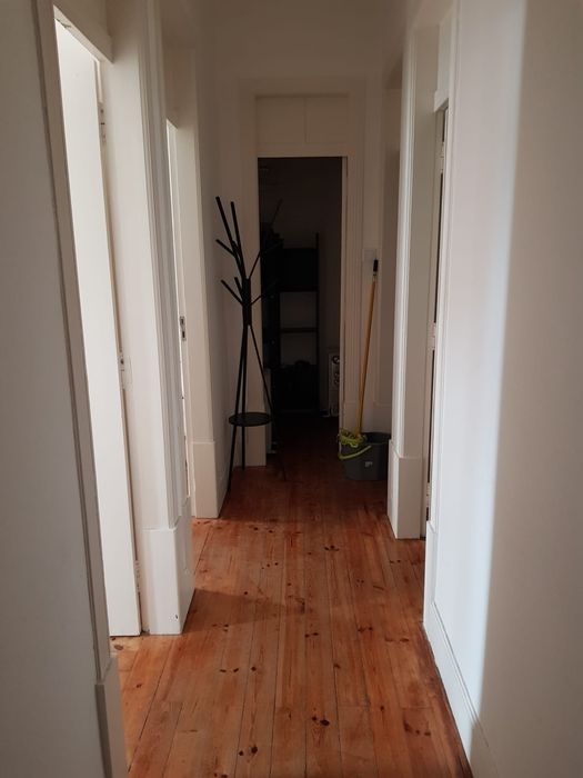 Quarto em Apart. (Próx Praça da República)