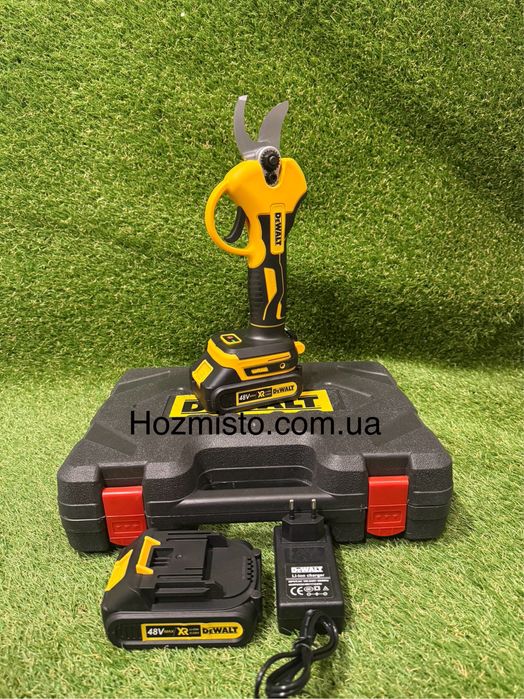 Акумуляторний секатор DeWalt DCMP550P1 (48V 6AH) ефективний інструмент