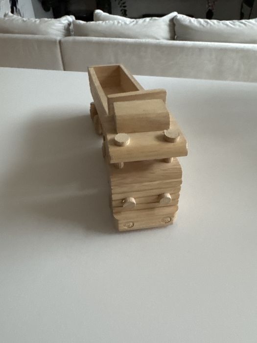 Drewniane auto ciezarowka