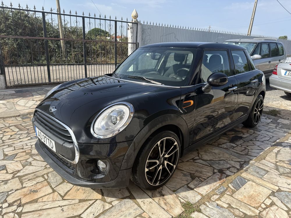 Mini Cooper D Preto