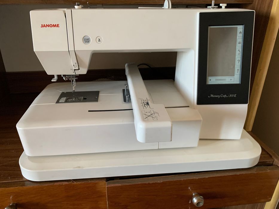 Швейна машинка JANOME