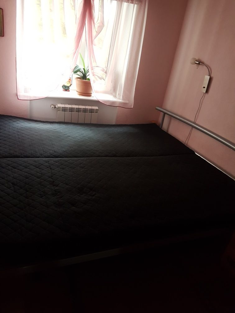 Кровать двуспальная, матрасы в подарок