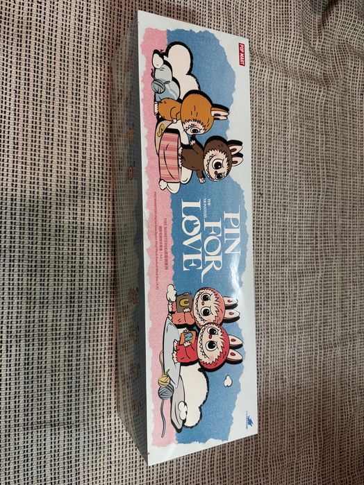 Labubu original Popmart - series Pin for Love