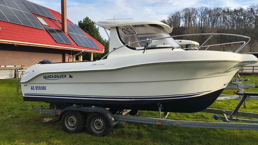 Quicksilver Pilothouse 640