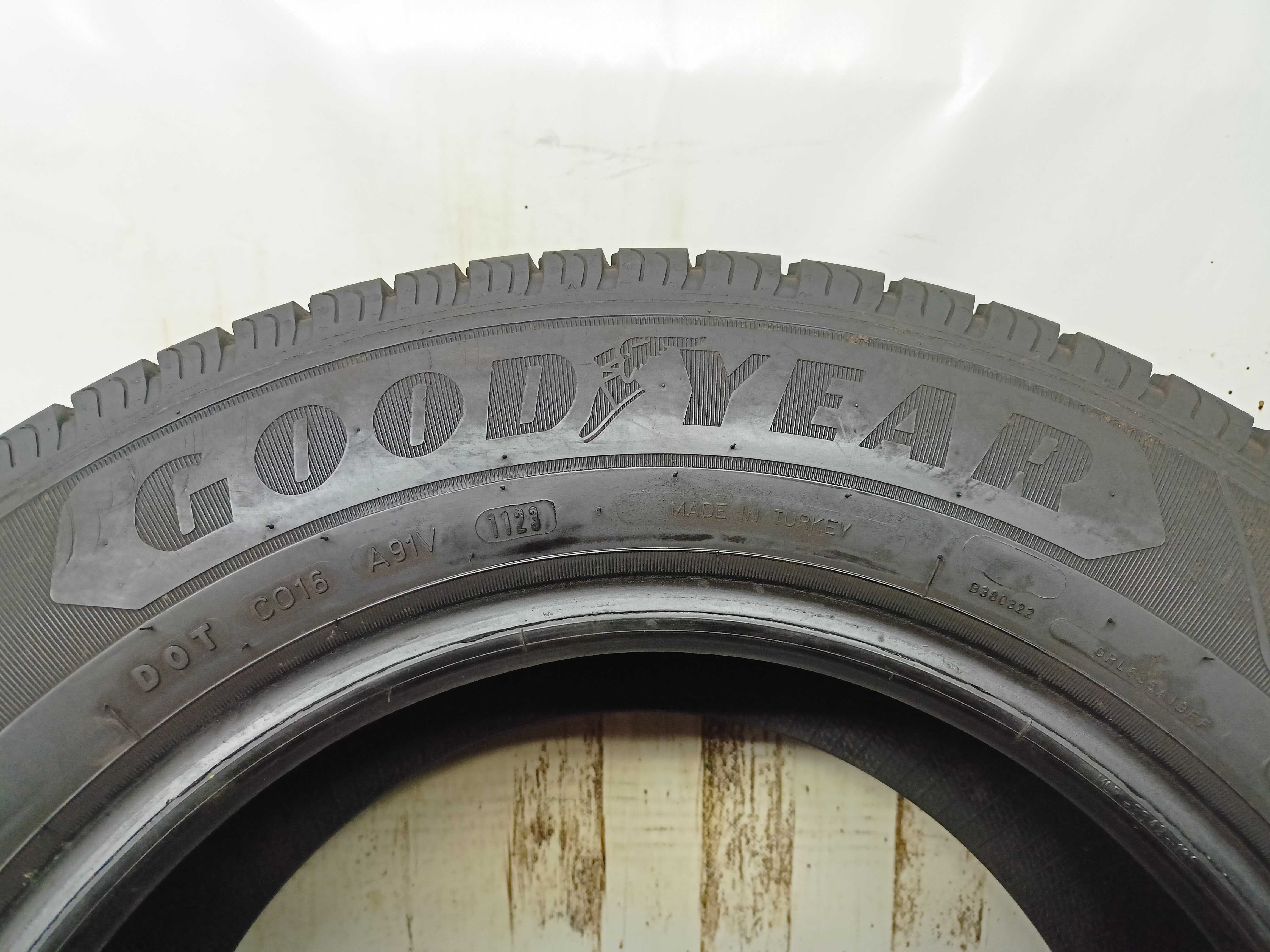 Goodyear Efficientgrip 215/65/16C 2023r. 104/102T 8,1mm (178)
